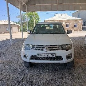 Mitsubishi L200 2010