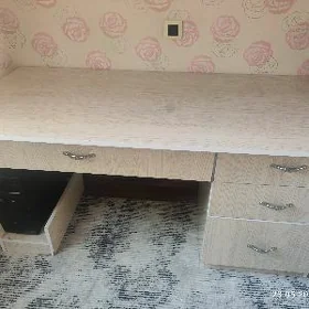 письменный стол