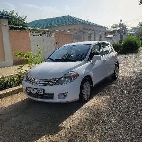 Nissan Versa 2012