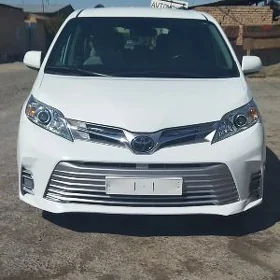 Toyota Sienna 2020
