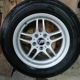 BMW teker
