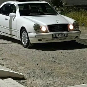 Mercedes-Benz E320 1998