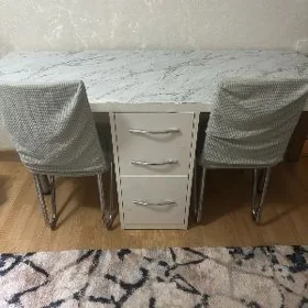 Стол со стульями
