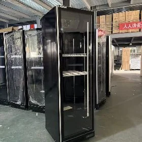 Witrina holodilnik 450LT