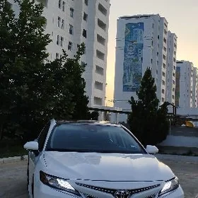 Toyota Camry 2021