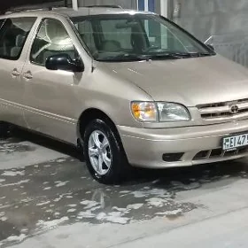 Toyota Sienna 2000