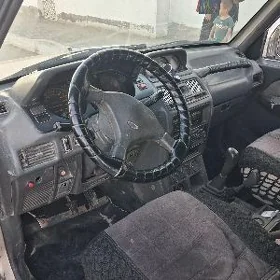 Mitsubishi Pajero 1997