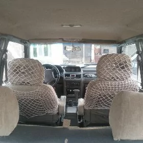 Mitsubishi Montero 1995