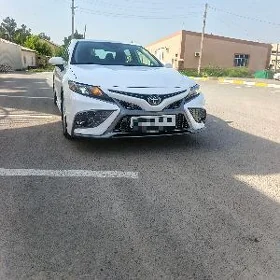 Toyota Camry 2021