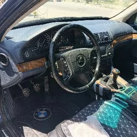 BMW E39 1998