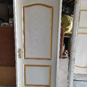 Satlyk gapylar