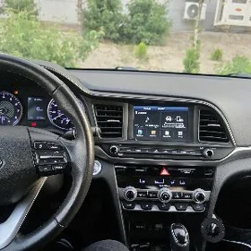 Hyundai Elantra 2019