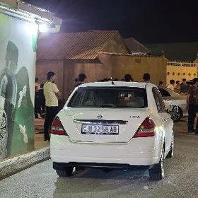 Nissan Tiida 2010