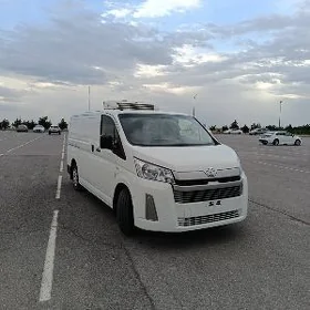 Toyota Hiace 2021