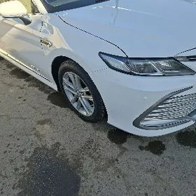 Toyota Camry Hybrid 2023