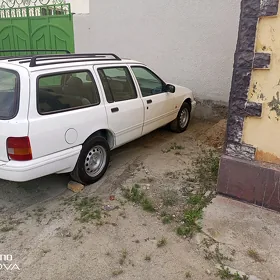 Ford Fairlane 1991