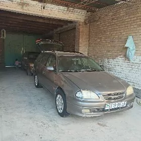 Toyota Avensis 2002