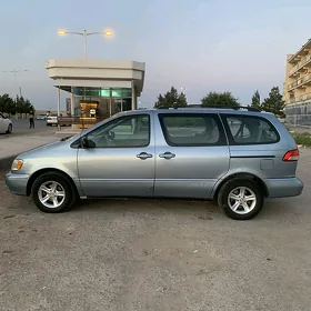 Toyota Sienna 2001