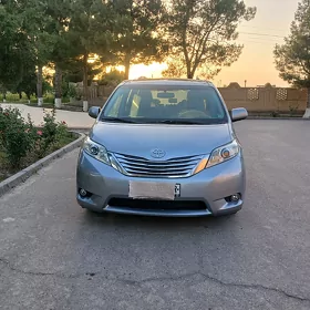 Toyota Sienna 2011