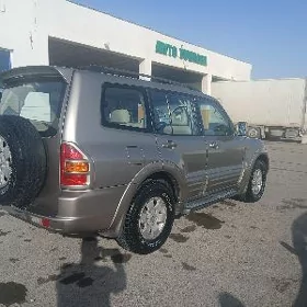 Mitsubishi Pajero 2002