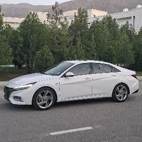 Hyundai Elantra 2024