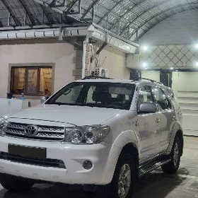 Toyota Fortuner 2010