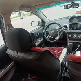 Toyota XA 2005