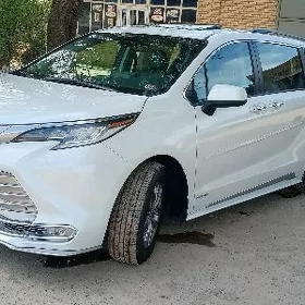 Toyota Sienna 2022