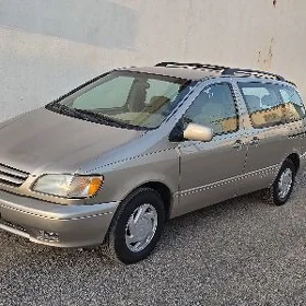 Toyota Sienna 2002