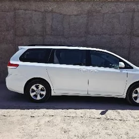 Toyota Sienna 2012