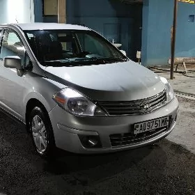 Nissan Versa 2011