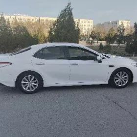 Toyota Camry Hybrid 2021