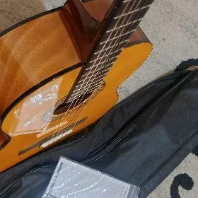 yamaha c40