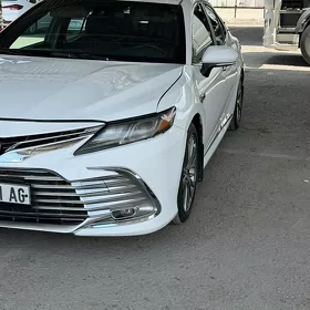 Toyota Camry 2019