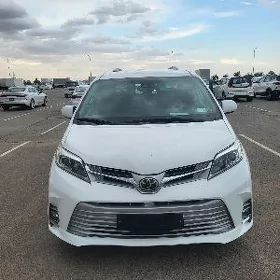 Toyota Sienna 2020