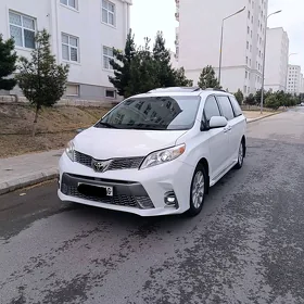 Toyota Sienna 2016