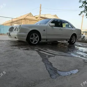 Mercedes-Benz E320 1996