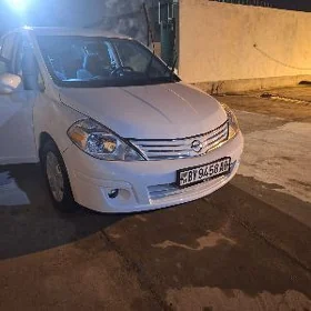 Nissan Versa 2011