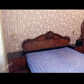 Кровать ,тумбочки, трюмо