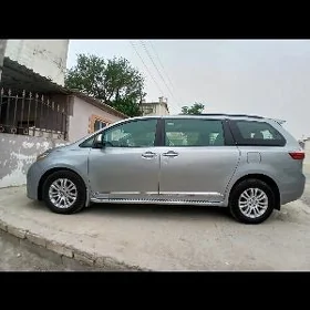 Toyota Sienna 2016
