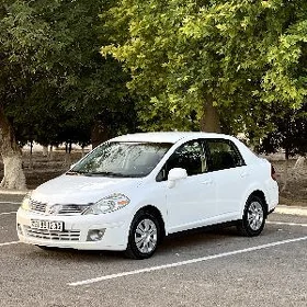 Nissan Versa 2011