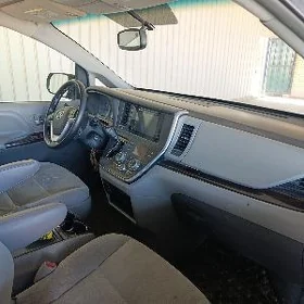 Toyota Sienna 2016