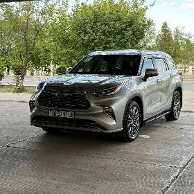 Toyota Highlander 2021