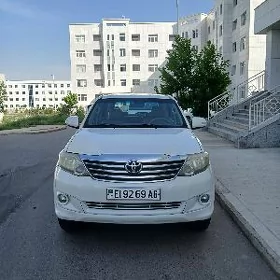 Toyota Fortuner 2013