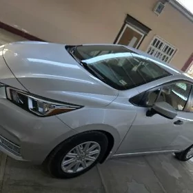 Nissan Versa 2021