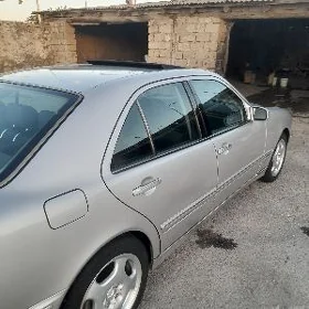 Mercedes-Benz E320 2001