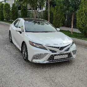 Toyota Camry 2024