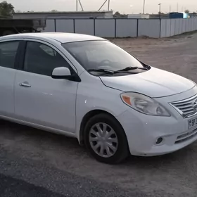 Nissan Versa 2011