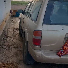 Nissan Pathfinder 1997