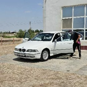 BMW E39 2000